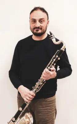 Ritratto di un componente del Fabula Klariensemble con il clarinetto – Fabula Klariensemble, ritratti 22/02/2024 – Martina Franca