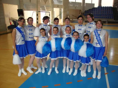 Il gruppo Majorette nella divisa azzurra e bianca, 2010 – Gruppo Majorette 2010 – palestra