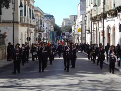La banda in corteo nelle vie del centro – Cerimonia 17 marzo 2011 (Unità d'Italia) – Martina Franca
