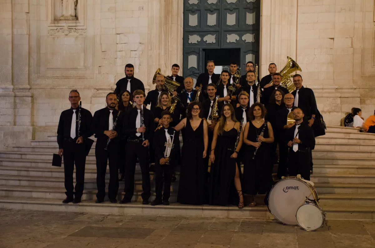 La banda sulla scalinata della basilica – Festa Angioina 2022 – Martina Franca