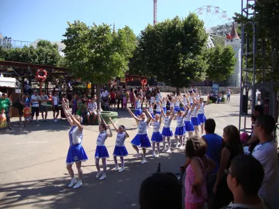 Le majorette con il bastone in formazione – Fasanolandia 2011 – Fasano (BR), parco Fasanolandia