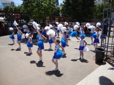 Coreografia di gruppo con i pom pon – Fasanolandia 2011 – Fasano (BR), parco Fasanolandia