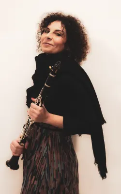Ritratto di un componente del Fabula Klariensemble con il clarinetto – Fabula Klariensemble, ritratti 22/02/2024 – Martina Franca