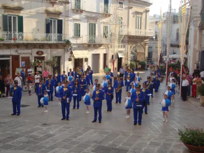 Banda e majorette in sfilata nel centro – Sfilata con la banda, luglio 2010 – Martina Franca