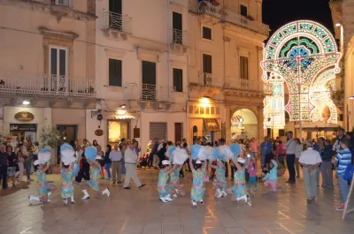 Esibizione serale in piazza con le luminarie – Serata di luglio 2013 – Martina Franca